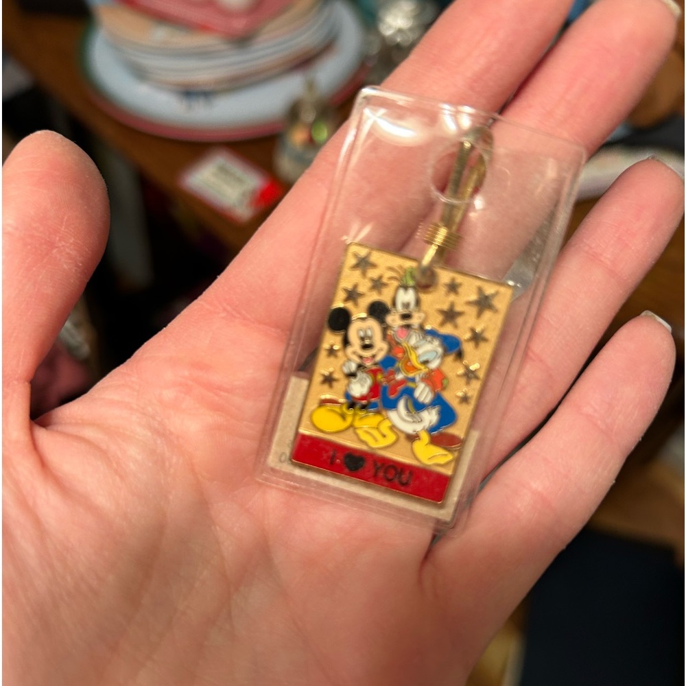 Disney keychain - Picture 1 of 2